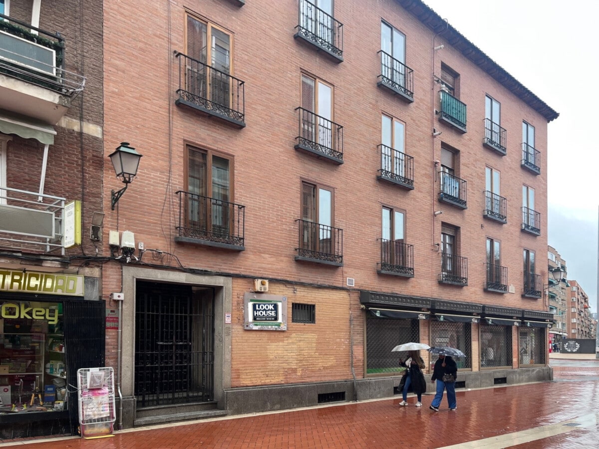 Alcalá de Henares, MAD 28802 - Unit Puerta B, Esc. 1 -  - Interior Photo - Image 1 of 19