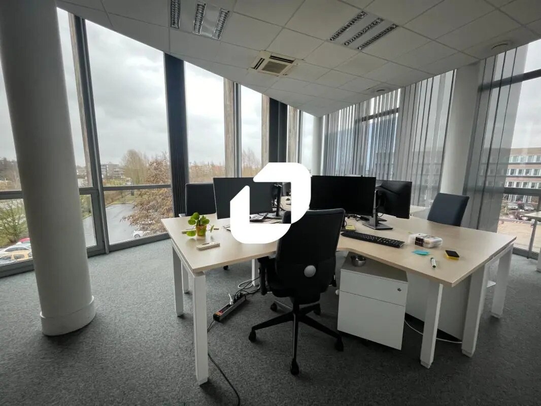 Office in VILLENEUVE-D'ASCQ to rent Interior Photo- Image 1 of 18