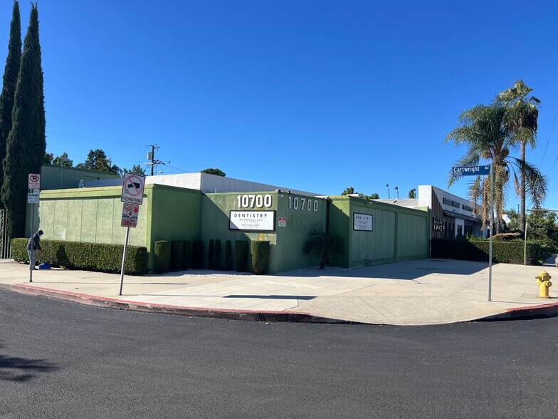 10700 Burbank Blvd, North Hollywood, CA for sale - Building Photo - Image 1 of 22