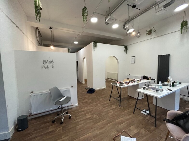 Oatlands Ave, Bristol to rent - Interior Photo - Image 3 of 11