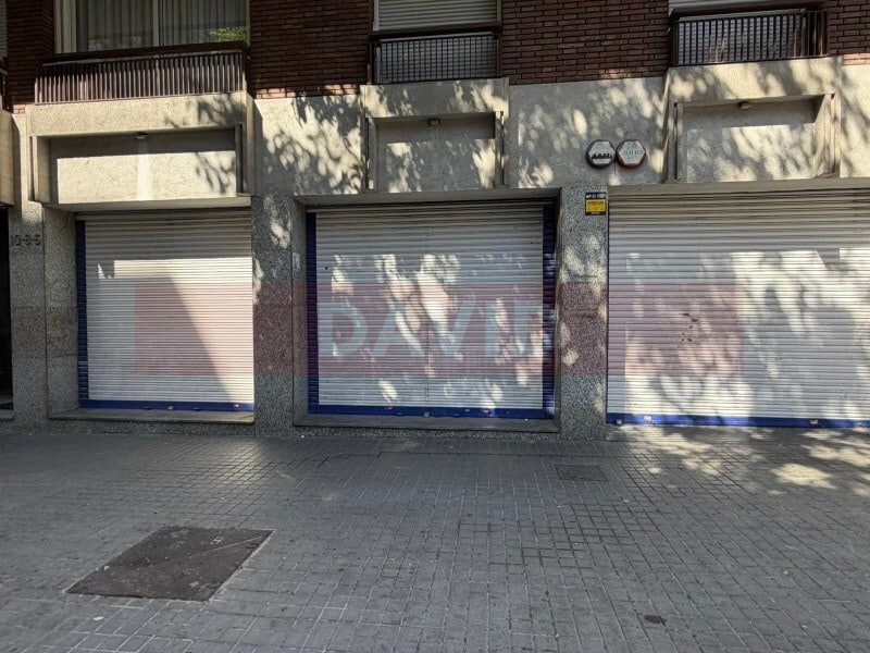 Retail in L'Hospitalet de Llobregat, Barcelona to rent Interior Photo- Image 1 of 7