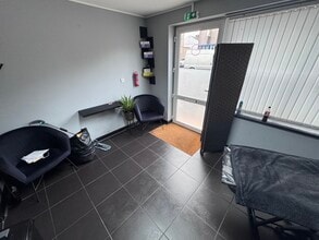 477 Llangyfelach Rd, Swansea to rent Interior Photo- Image 2 of 5