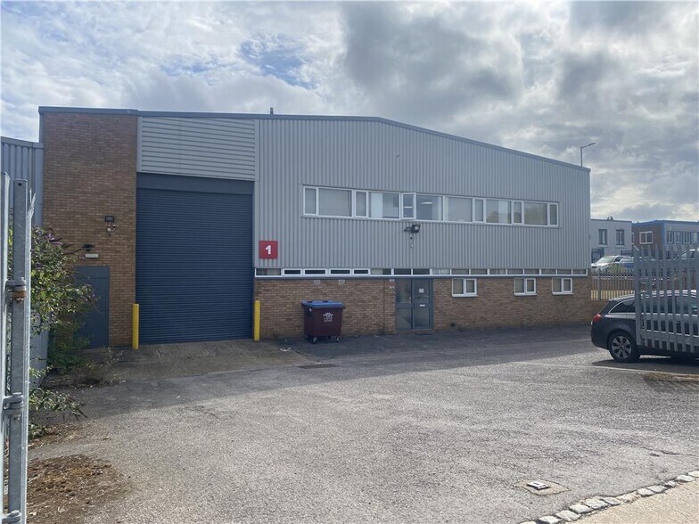 Cradock Rd, Luton for sale - Building Photo - Image 1 of 1