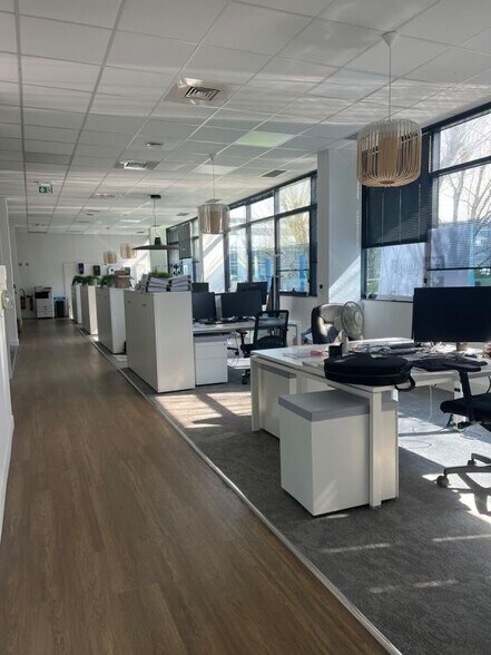 385 Rue De La Belle Etoile, Roissy-en-France to rent - Interior Photo - Image 1 of 30