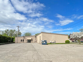 2221 Peninsula Dr, Erie, PA for rent Building Photo- Image 1 of 12