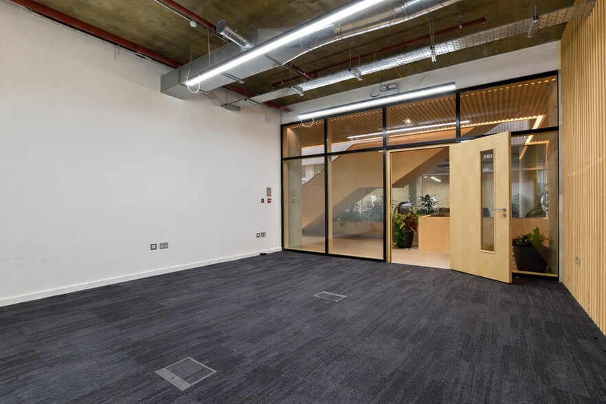 143 Mare St, London to rent - Building Photo - Image 3 of 39