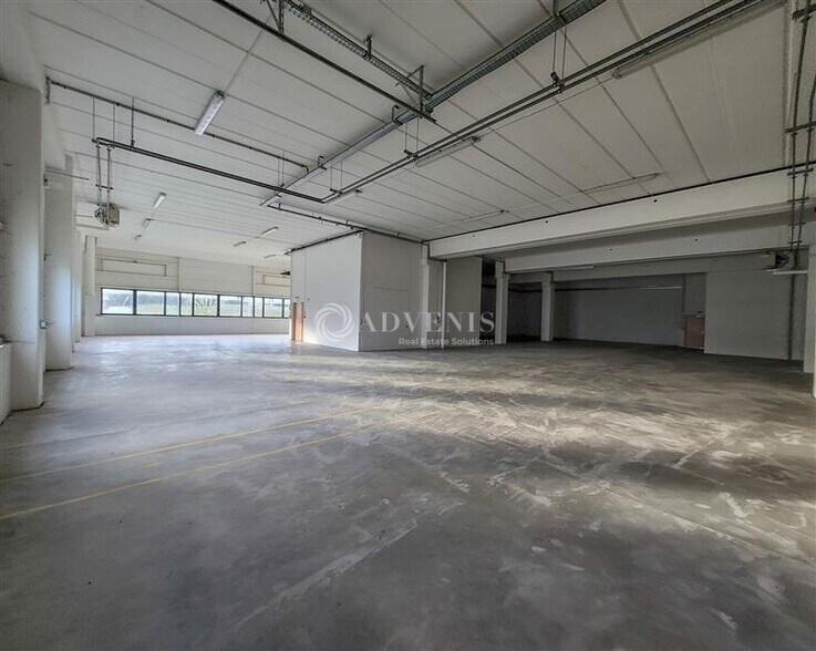 1723 Rue Du Petit Albi, Cergy to rent - Interior Photo - Image 2 of 38