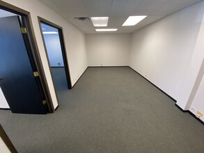 540-550 W Frontage Rd, Northfield, IL for rent Interior Photo- Image 2 of 3