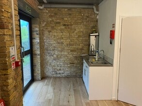 32 Gould Rd, Twickenham to rent Interior Photo- Image 1 of 5