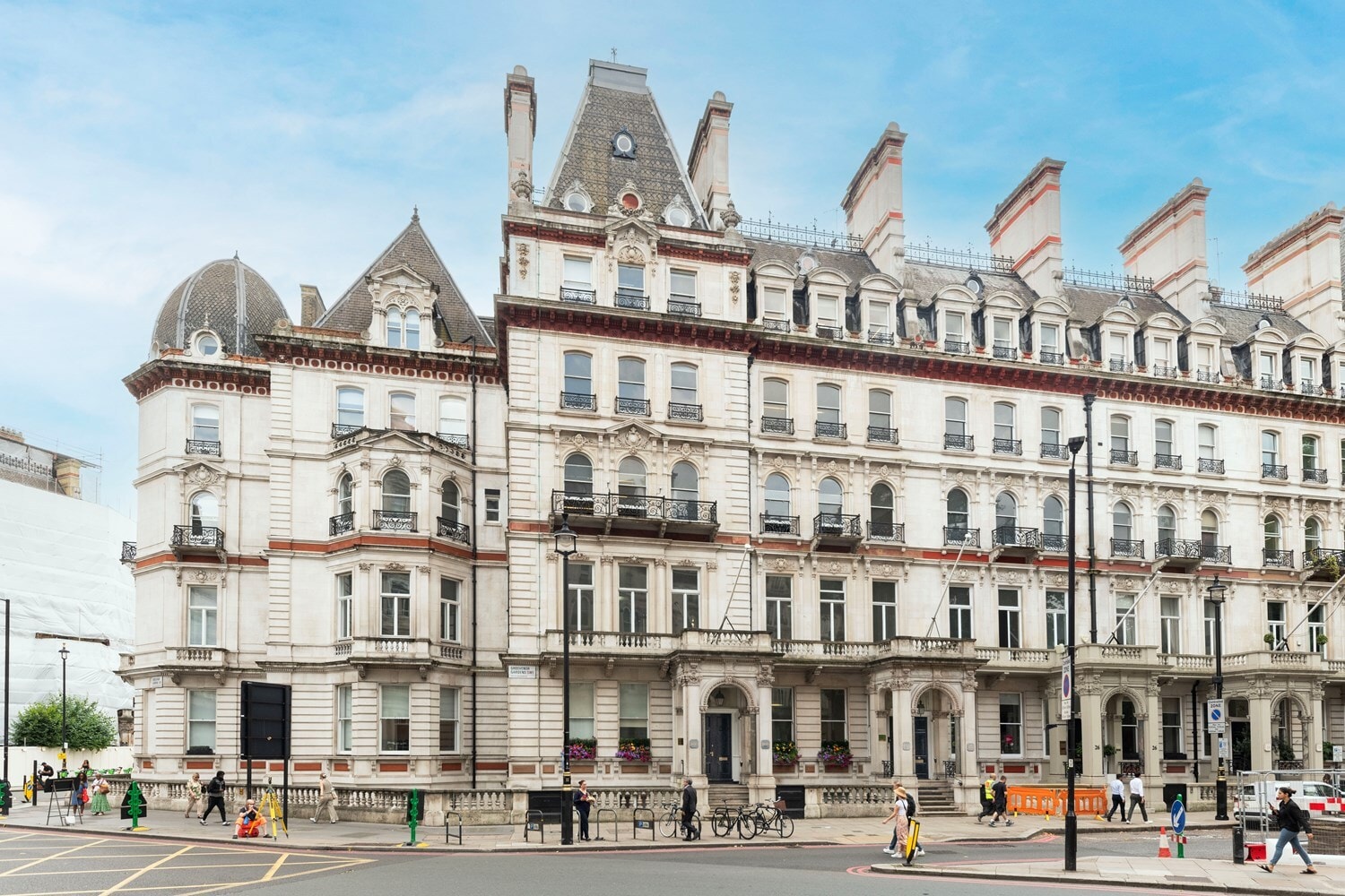 28-30 Grosvenor Gdns, London to rent Building Photo- Image 1 of 2