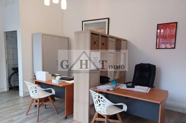 Retail in Saint-Maur-des-Fossés for sale Interior Photo- Image 1 of 3