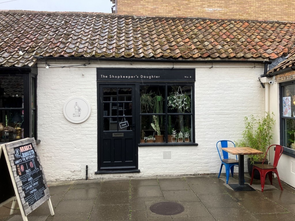 Market Sq, St Neots to rent Building Photo- Image 1 of 1