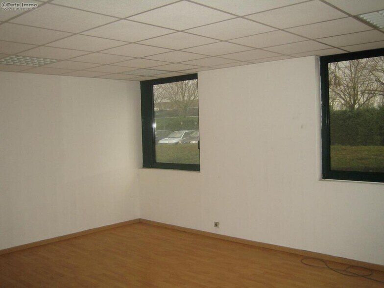Light Industrial in Villepinte to rent - Interior Photo - Image 2 of 13