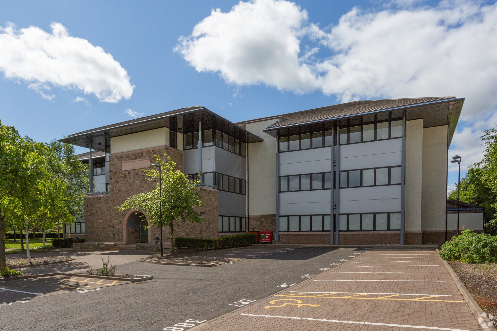 South Gyle Broa, Edinburgh for sale Primary Photo- Image 1 of 1