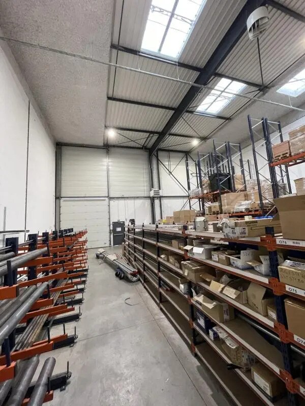 Industrial in Villeneuve-la-Garenne to rent Interior Photo- Image 1 of 15