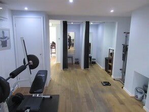 69 Brighton Rd, Surbiton to rent Interior Photo- Image 2 of 3