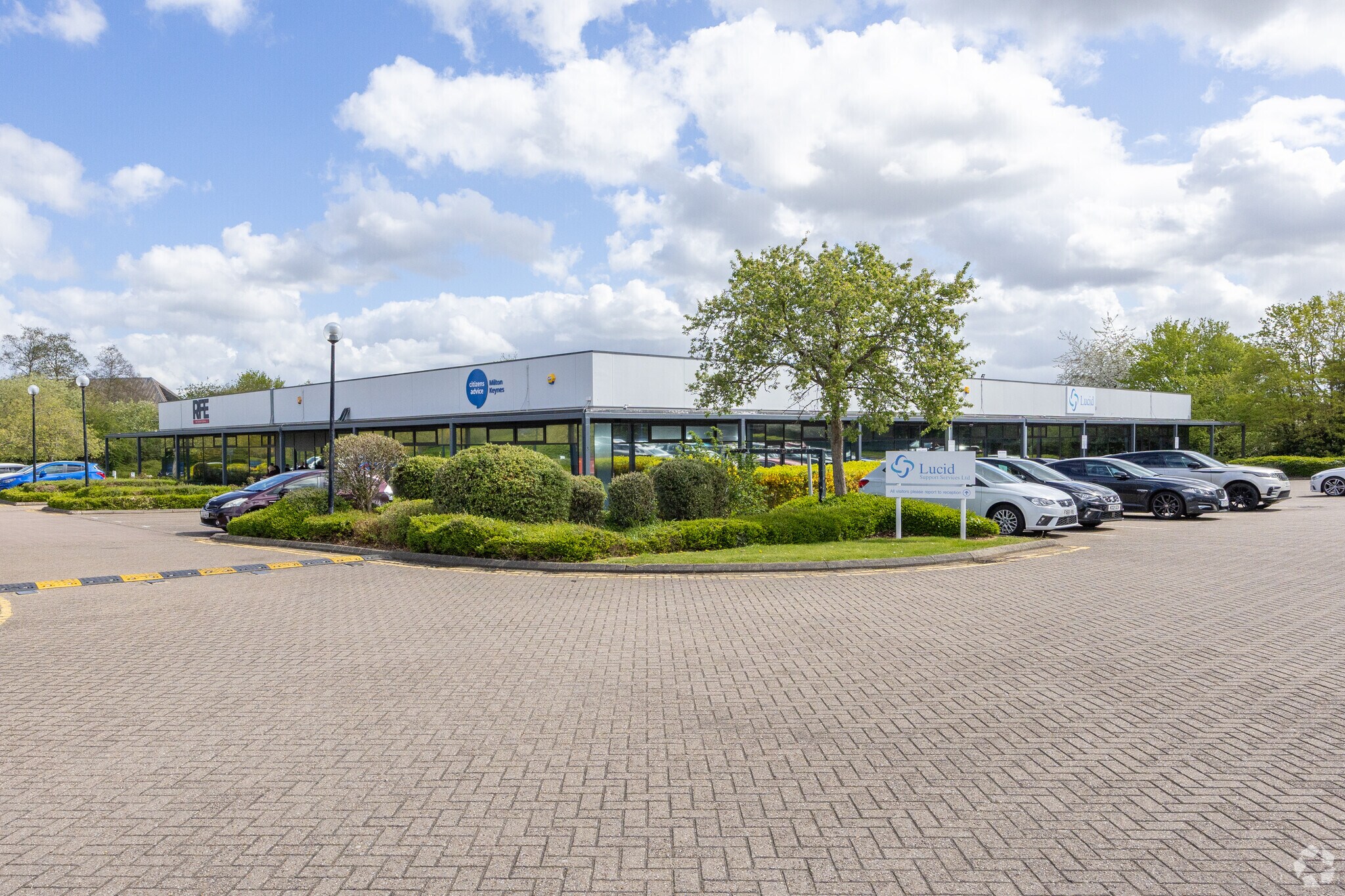 8 Clarendon Dr, Milton Keynes for sale Primary Photo- Image 1 of 1