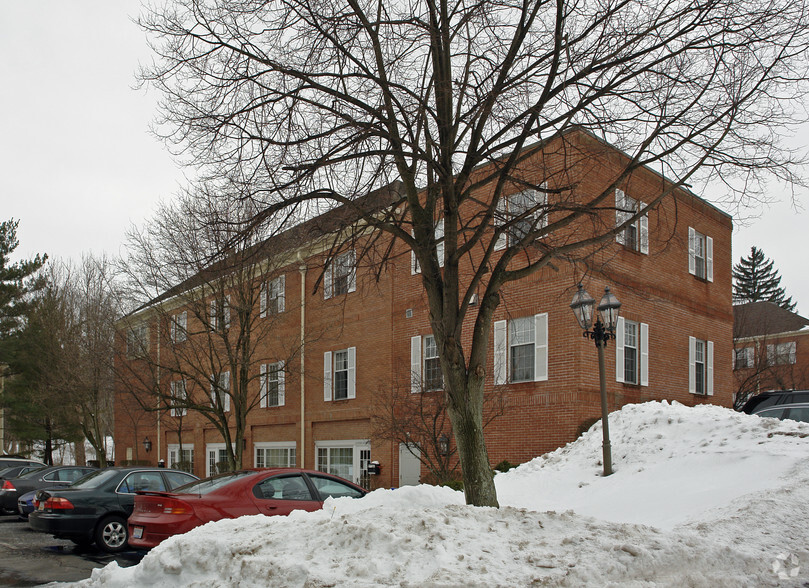 8223 Brecksville Rd, Brecksville, OH for rent - Building Photo - Image 3 of 6