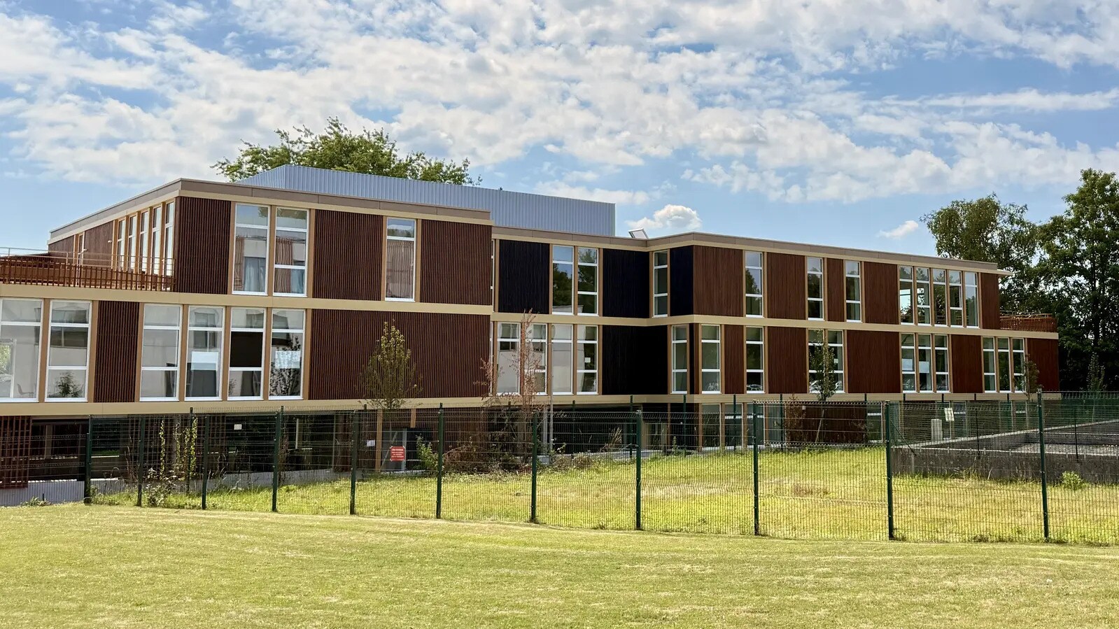 99 Rue Louis Constant, Villeneuve-d'Ascq to rent Primary Photo- Image 1 of 7