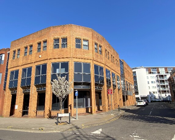 31-35 High St, Kingston Upon Thames to rent - Building Photo - Image 2 of 6