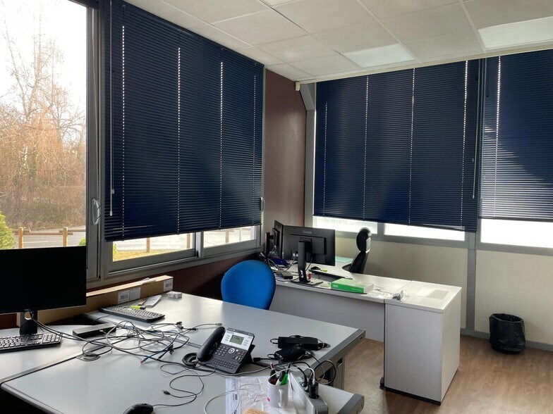 Light Industrial in Annecy for sale - Building Photo - Image 2 of 15