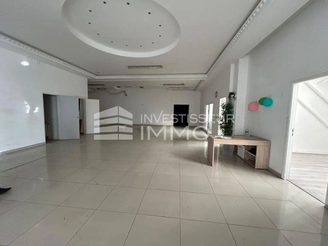 Light Industrial in Saint-Denis to rent Interior Photo- Image 1 of 6