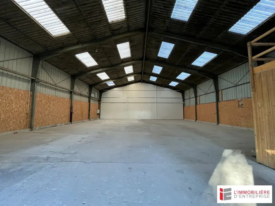 Location Local d'activités 450 m² - Photo 1