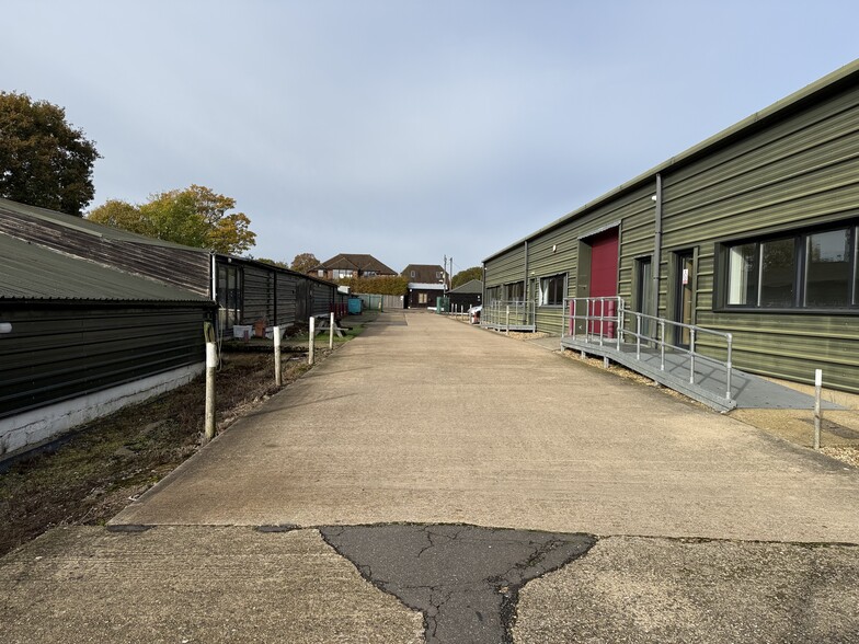 Units 2 & 4 Billingshurst Rd, Coolham to rent - Neighbourhood Photo - Image 2 of 8