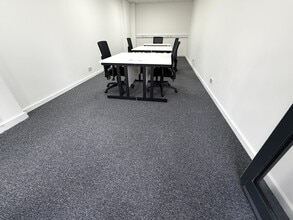 Howard Rd, Stanmore to rent Interior Photo- Image 1 of 13