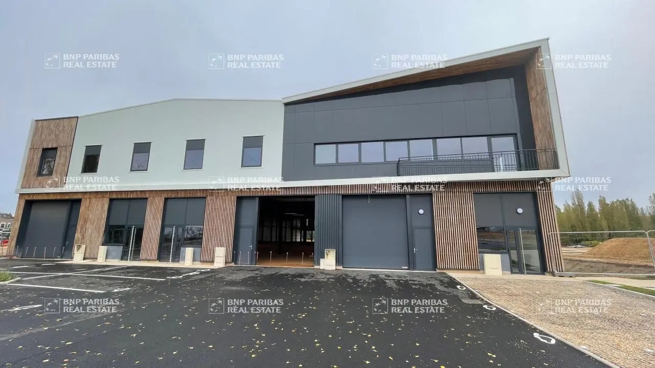 Industrial in Plaisir for sale Building Photo- Image 1 of 7