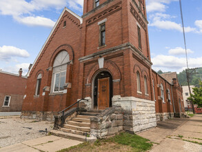 200 Lincoln Ave, Pittsburgh, PA for rent Building Photo- Image 1 of 35