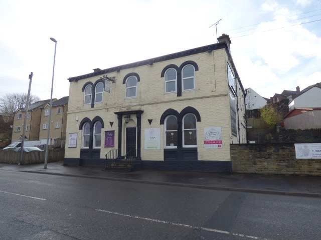 69 Bradford Rd, Cleckheaton for sale Primary Photo- Image 1 of 1