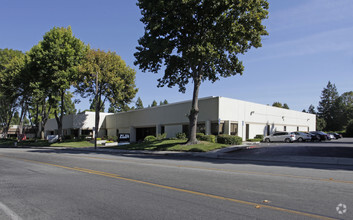 440-456 Oakmead Pky, Sunnyvale, CA for rent Building Photo- Image 1 of 4