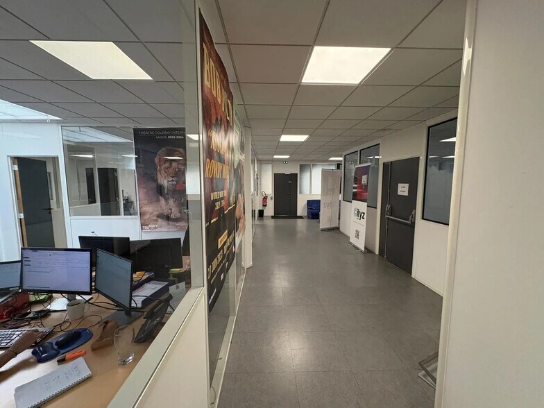 Office in Gémenos to rent - Interior Photo - Image 2 of 8