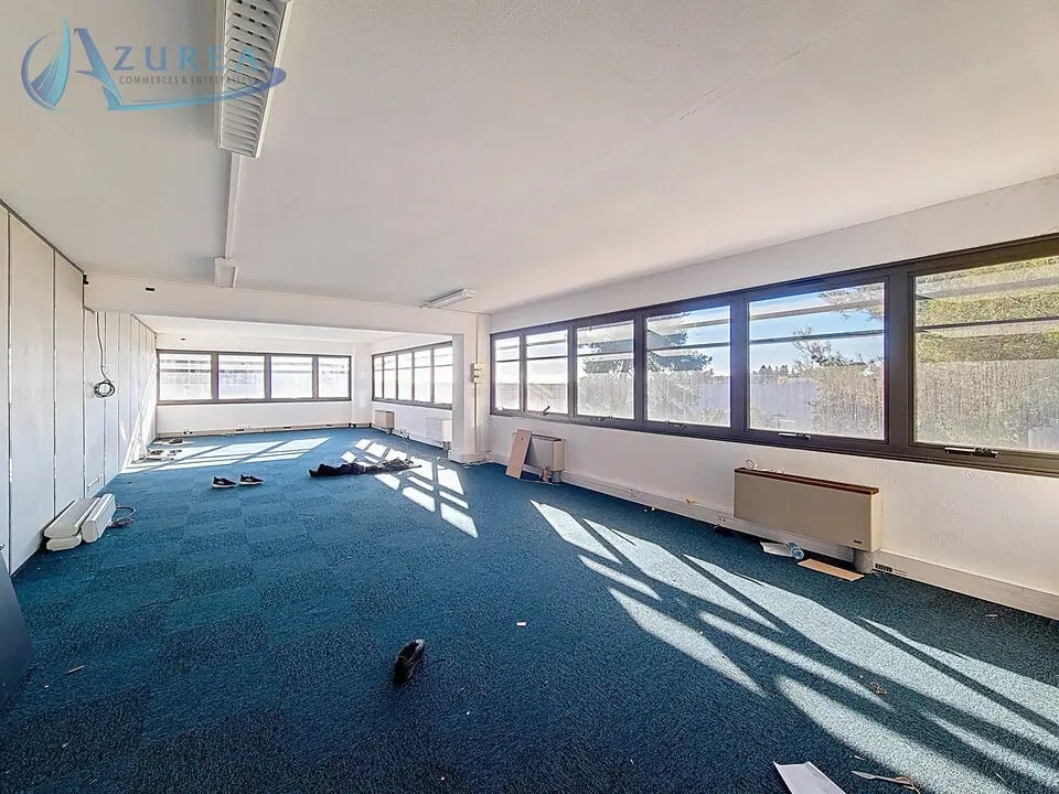 Location Bureaux 123 m² - Photo 1
