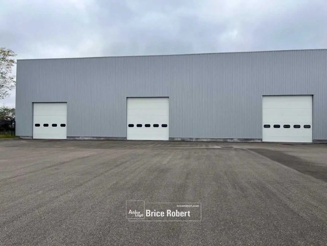 Light Industrial in Saint-Priest to rent Building Photo- Image 1 of 8