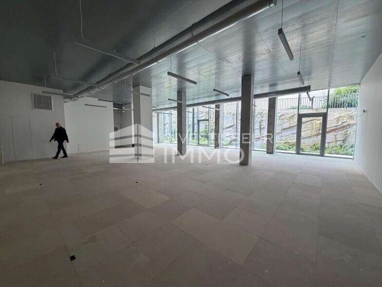 Office in Suresnes to rent - Building Photo - Image 3 of 12