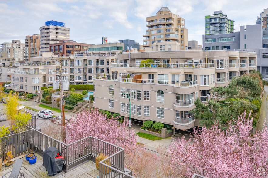 1204-1236 W 8th Ave, Vancouver, BC for rent - Primary Photo - Image 1 of 4