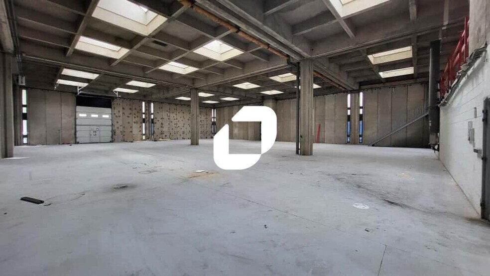 Industrial in Rungis to rent - Interior Photo - Image 2 of 15