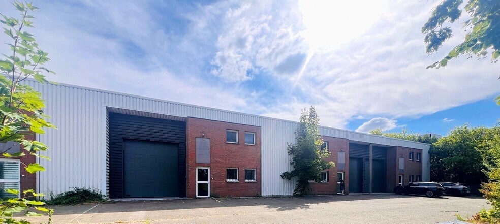 Light Industrial in Plaisir for sale - Building Photo - Image 1 of 23