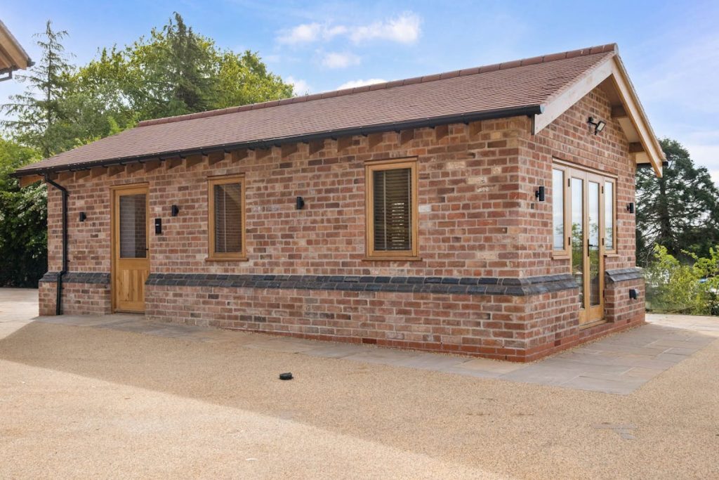 Oldberrow Manor, Ullenhall to rent Primary Photo- Image 1 of 2