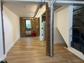 32 Gould Rd, Twickenham to rent Interior Photo- Image 2 of 5