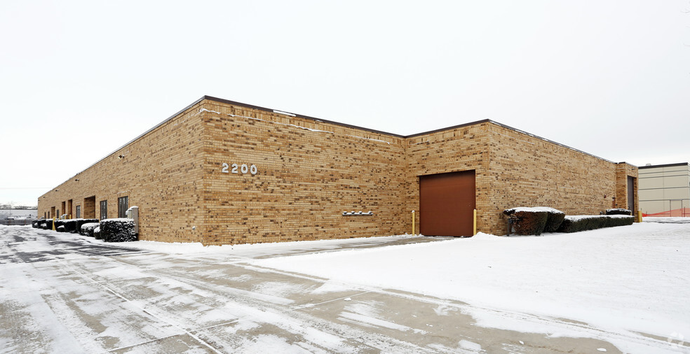 2200 S Park Ave, Streamwood, IL for rent - Primary Photo - Image 1 of 5