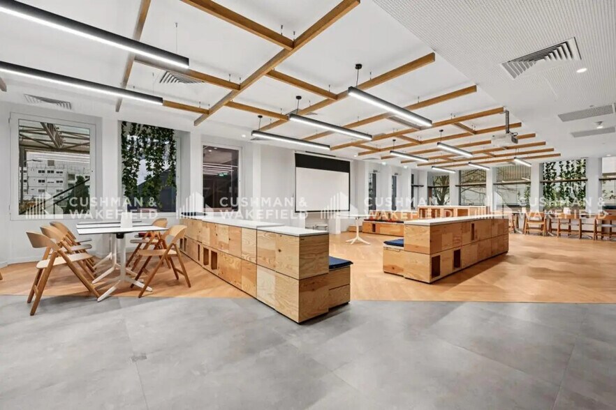 102 Terrasse Boieldieu, Puteaux to rent - Building Photo - Image 3 of 13