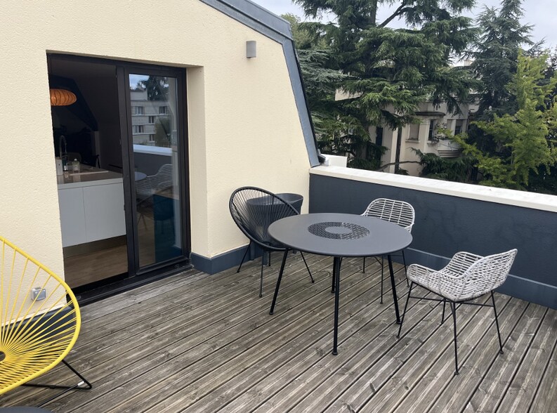 162 Boulevard Du Maréchal De Lattre De Tassigny, Suresnes to rent - Building Photo - Image 3 of 7