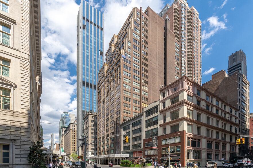 261 Fifth Ave, New York, NY for rent - Building Photo - Image 1 of 1