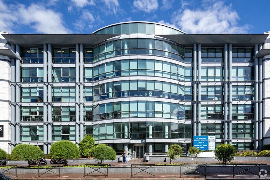 Office in Levallois-Perret to rent - Building Photo - Image 3 of 10