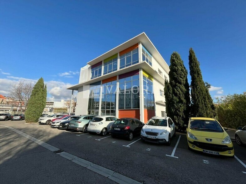 Office in Marseille to rent - Building Photo - Image 2 of 12