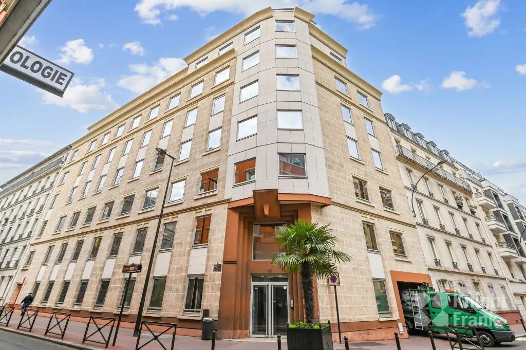 Office in Levallois-Perret to rent Building Photo- Image 1 of 10