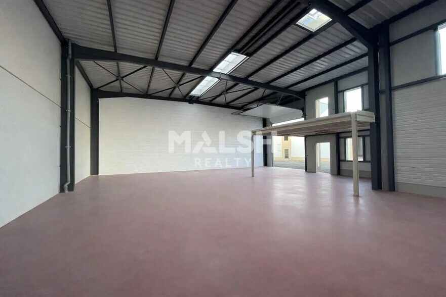 Office in OULLINS-PIERRE-BÉNITE to rent - Interior Photo - Image 2 of 4